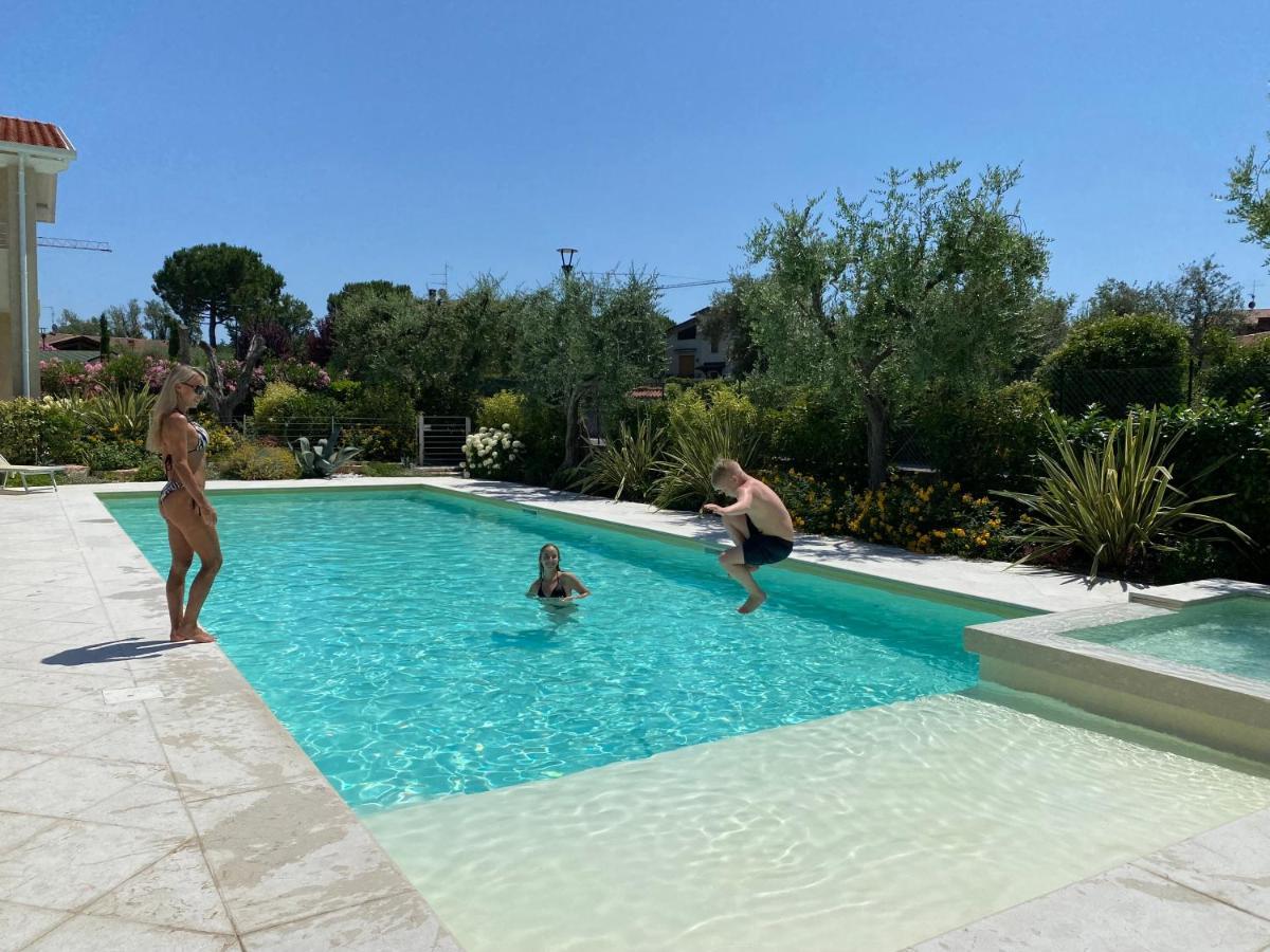 Le Ville Della Romantica Manerba del Garda Exteriör bild
