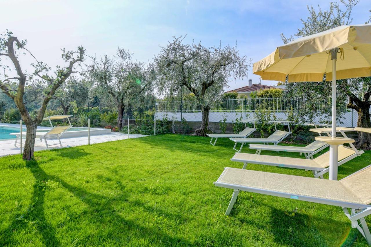 Le Ville Della Romantica Manerba del Garda Exteriör bild